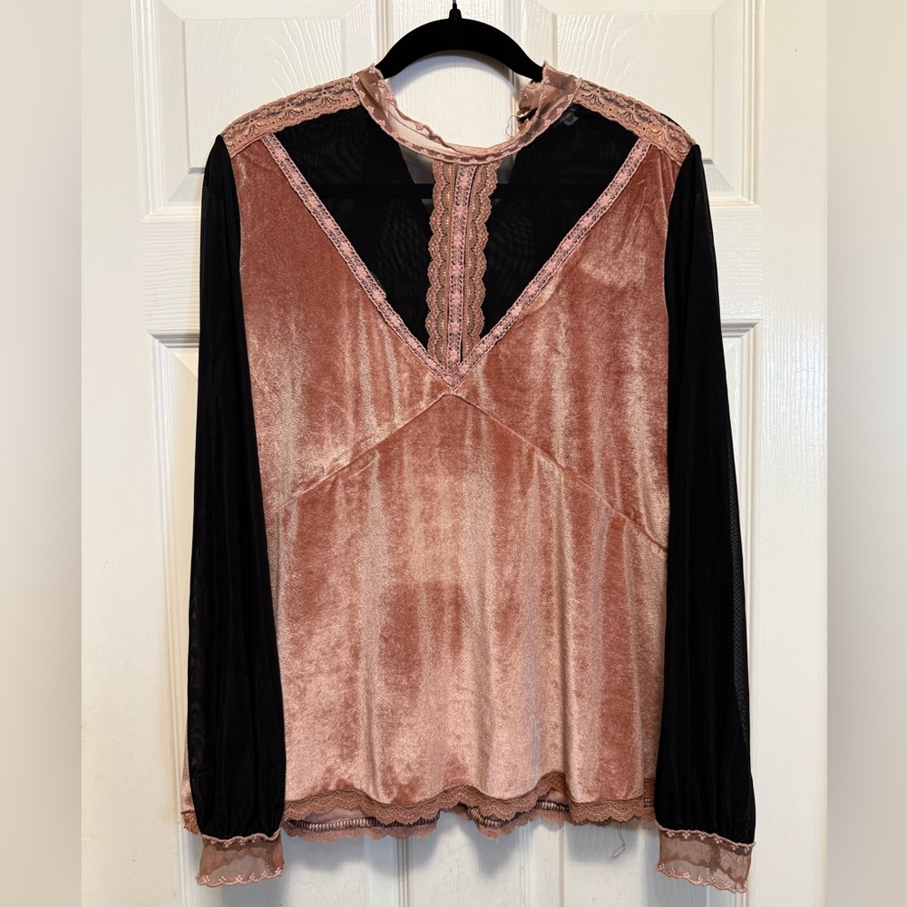 POL Black and Pink Lace Trim Top. Size Medium